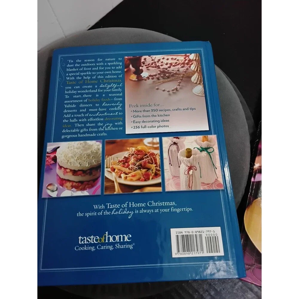 Taste of Home Christmas 2010 - Hardcover By Catherine Cassidy - GOOD